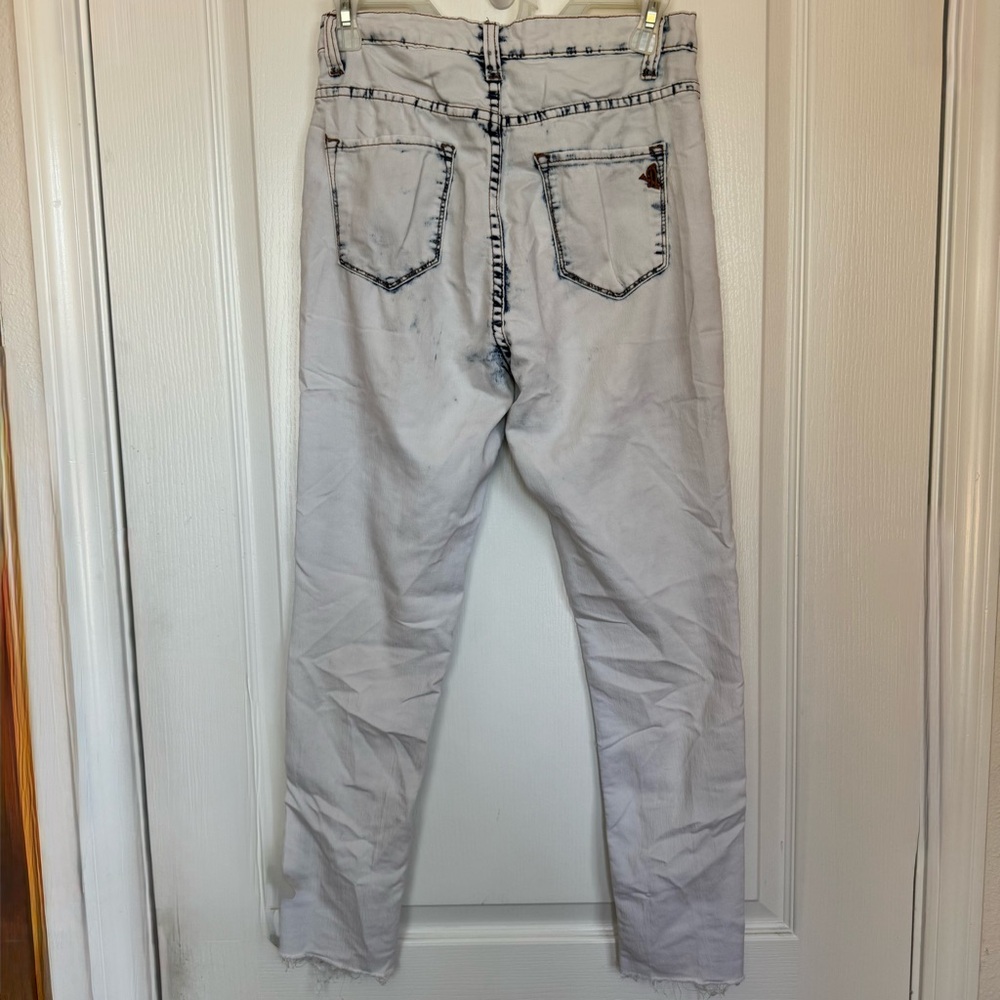 Distressed High Rise Wash Jeans - Picture 3 of 7
